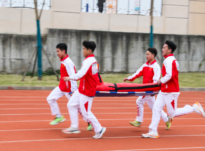 沖沖沖！大學(xué)生“消防智勇大沖關(guān)”來(lái)了