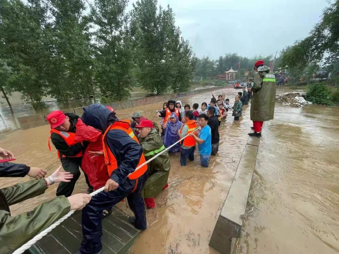 “孤島救援”：3000群眾被困，消防急營(yíng)救