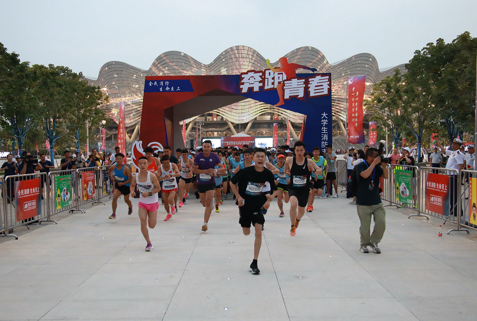 “藍(lán)色颶風(fēng)”追夢跑