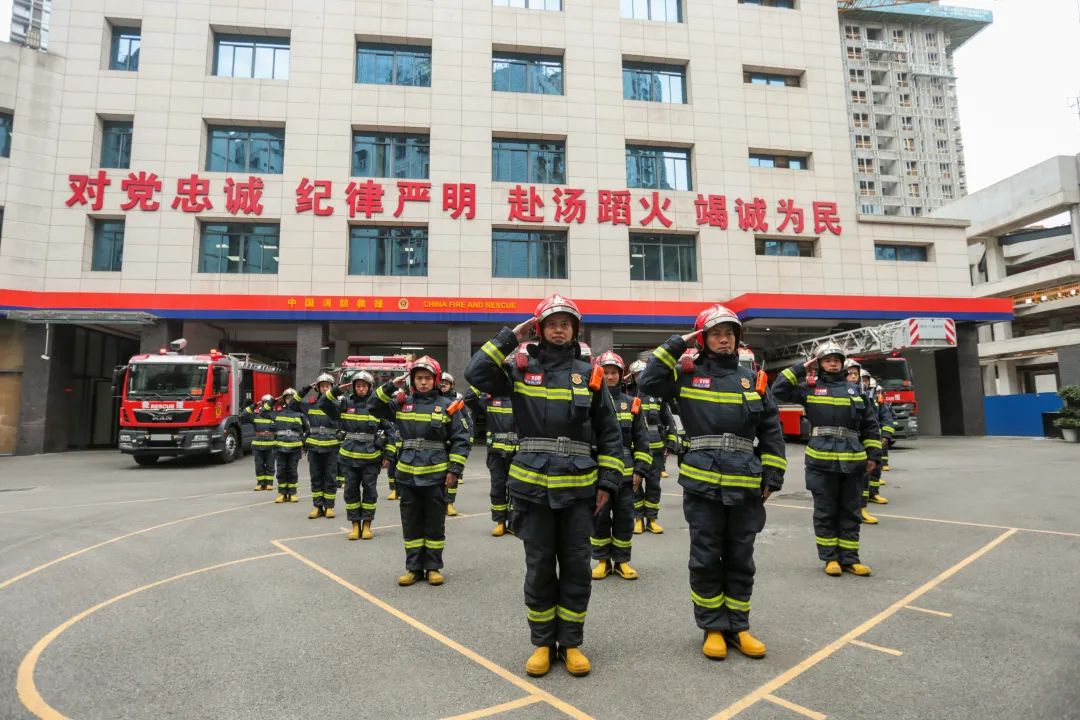 追夢(mèng)火焰藍(lán)丨看！從風(fēng)雨中走來(lái)的一支百年消防隊(duì)
