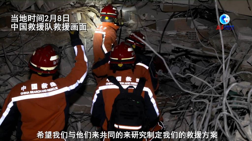 【新華社】中國救援隊(duì)講述營救廢墟中孕婦過程