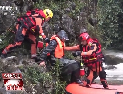 【晚間新聞】“不要怕 不用怕”  致敬！暴雨中的逆行者
