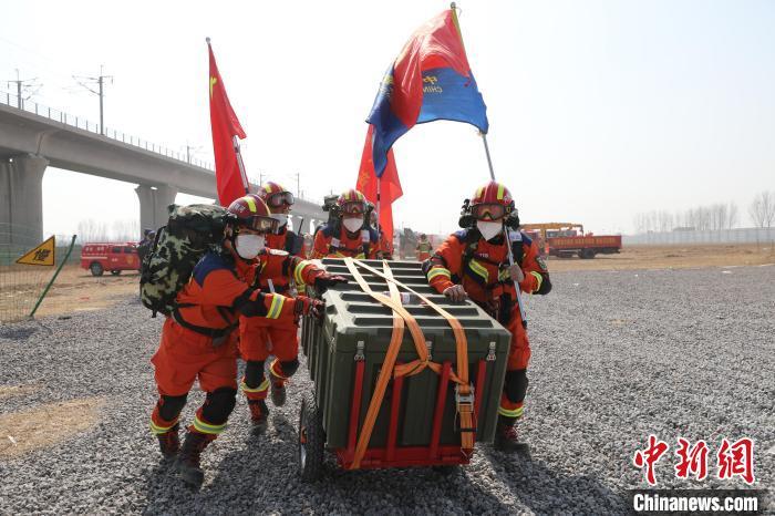 【中新網(wǎng)】河南舉行地震災害救援跨區(qū)域實戰(zhàn)拉動演練