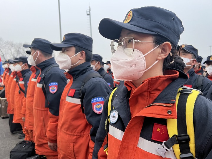 【新華社】跨越山海的生命接力——中國救援隊完成赴土耳其救援任務(wù)歸國